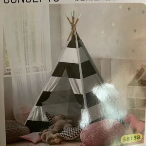 Child’s play tent. Navy and white. Brand new